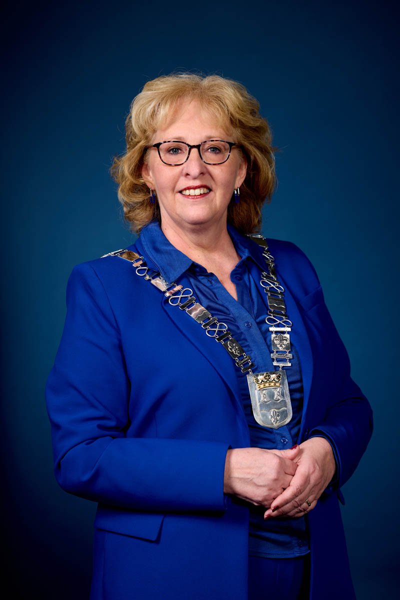 Foto van burgemeester Lianne van der Aa