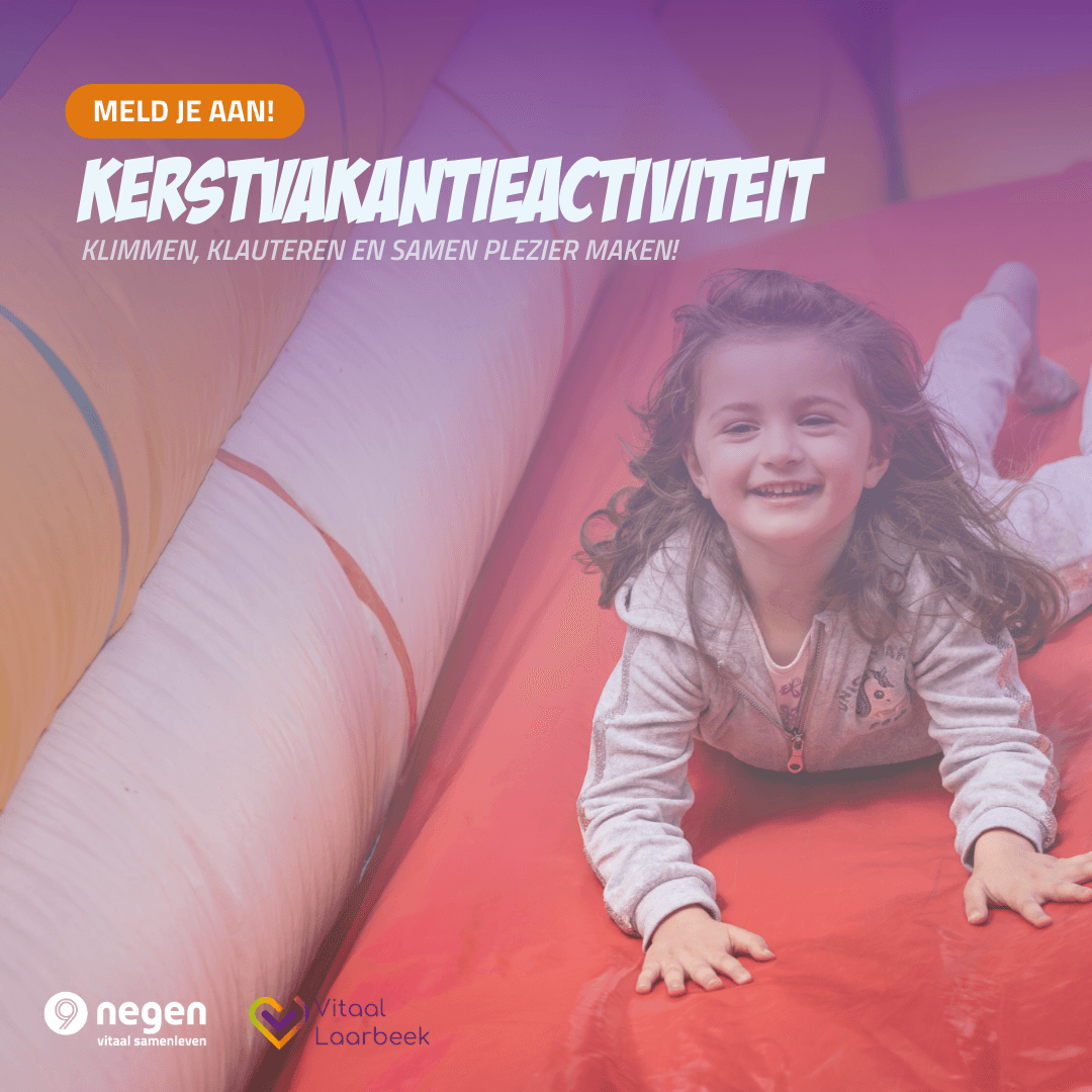 jong meisje van de glijbaan